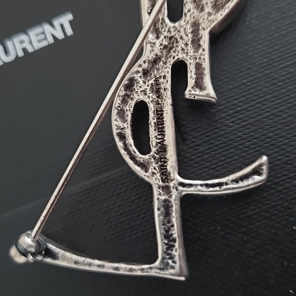 New With Box SAINT LAURENT Brooch Pin Silver & Black YSL Pin Logo & Pouch/box - Picture 3 of 11